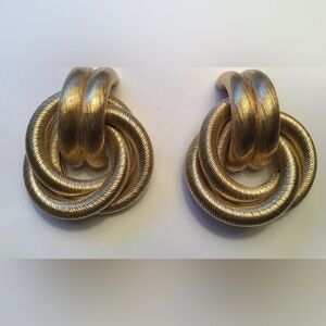 Givenchy Vintage Elegant Gold-Tone Knot Clip-on Earrings.